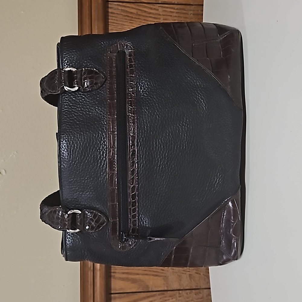 Brighton Vintage Leather Shoulder Bag - Picture 8 of 17